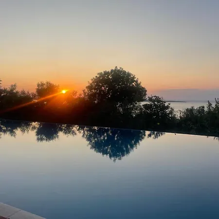 Cozy Ground-floor With Terrace Apartmán *